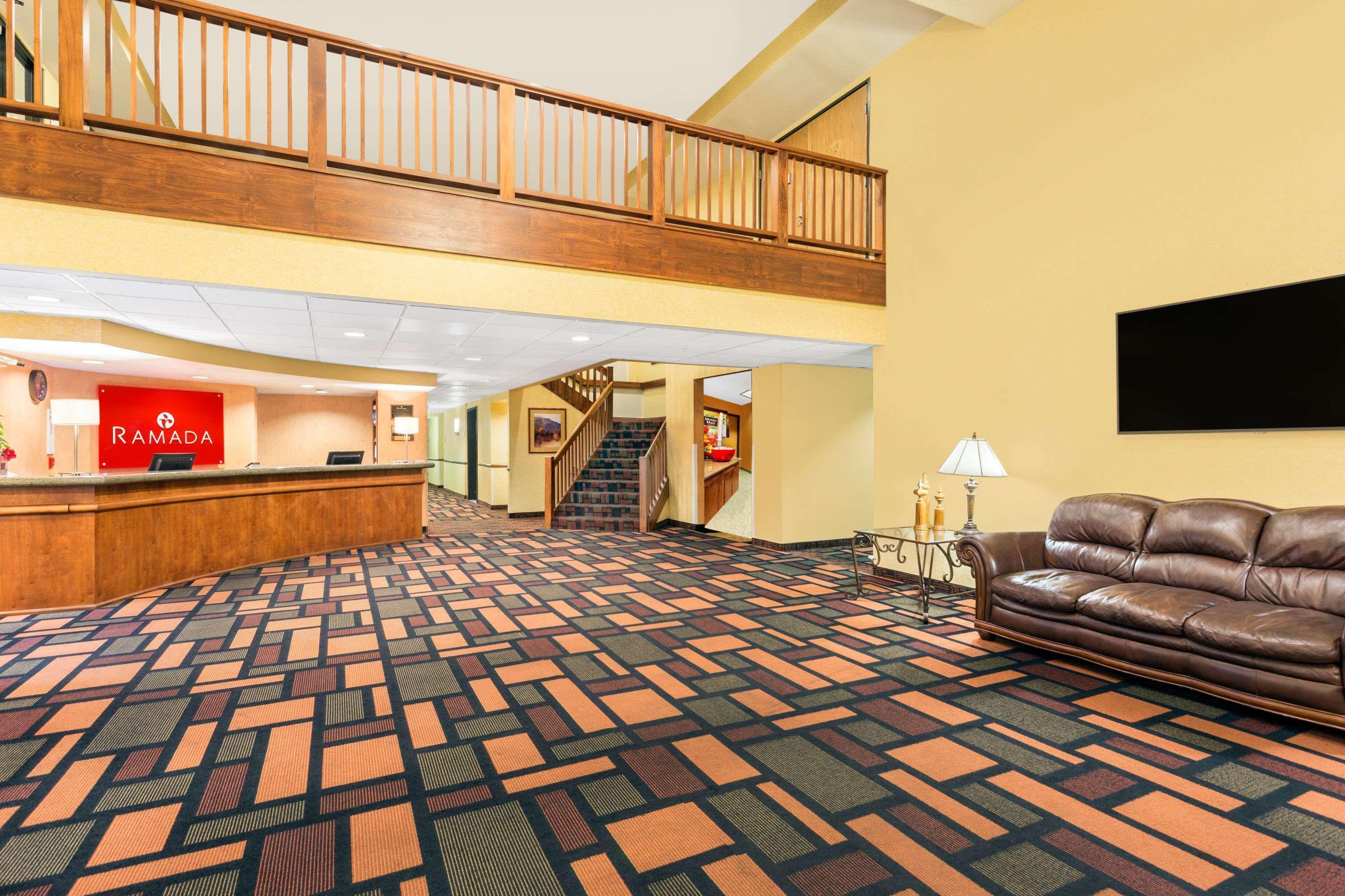 Hotel Ramada By Wyndham Kent Seattle Area Exterior foto