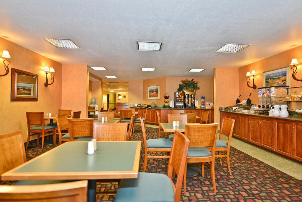 Hotel Ramada By Wyndham Kent Seattle Area Exterior foto