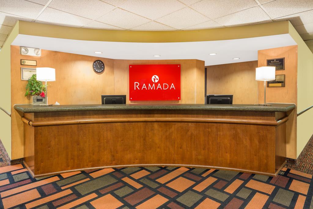 Hotel Ramada By Wyndham Kent Seattle Area Exterior foto